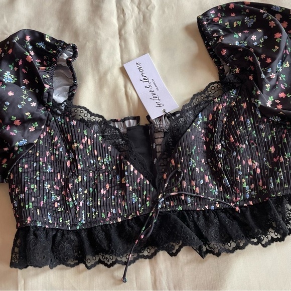 NEW! For Love And Lemon- Black Deep V Floral Dainty Lucy Crop Top Size Large - Picture 5 of 6